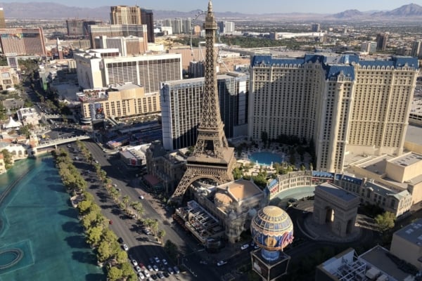 las-vegas-view-from-the-cosmopolitan-wrap-around-suite_t20_gRO0BG-2048x1536